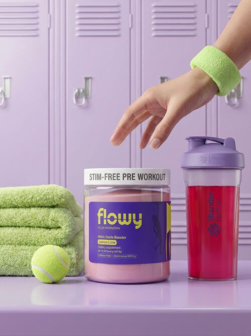 Flowy tub and shaker in a locker room